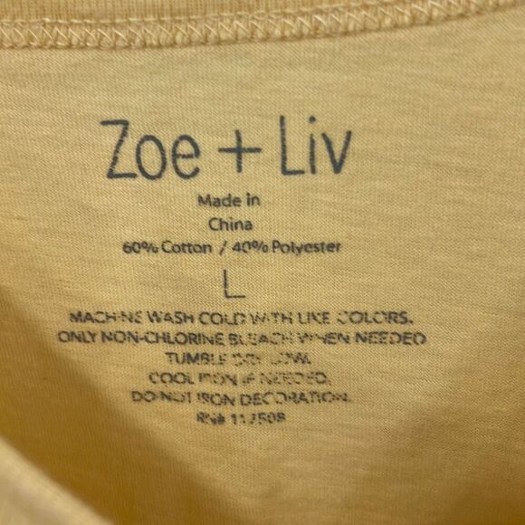 Zoe+Liv hang in there motivational graphic tee - Picture 4 of 5